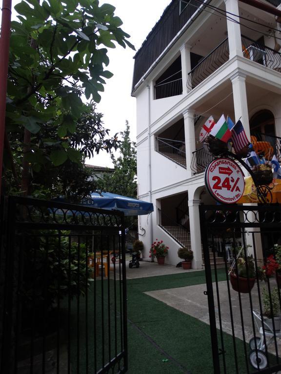 Gulnasi'S Guesthouse Batumi Exterior foto